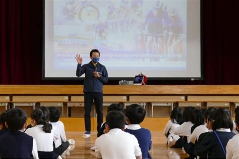 Shimano Racing Team Visits an Elementary School to Give an Interactive Lecture｜SHIMANO Corporate ...