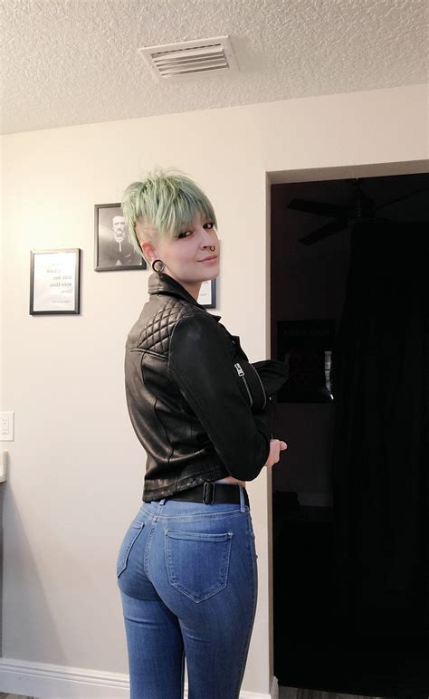 TW Pornstars MohawkMolly Twitter Do These Jeans Make My Ass Look