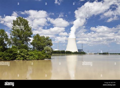 Kernkraftwerk Isar Fotos Und Bildmaterial In Hoher Aufl Sung Alamy