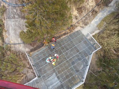 女山友攀登玉山右腳踝骨折 黑鷹直升機吊掛救援 社會 自由時報電子報