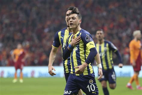 Mesut Ozil's Arsenal problems repeat at Fenerbahce