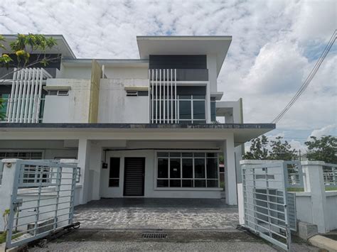 2 STOREY TERRACE BANDAR HILLPARK Olive PUNCAK ALAM CORNER LOT