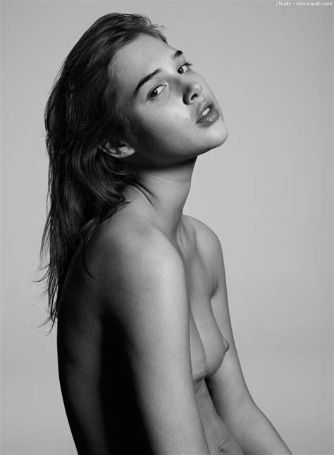 Anais Pouliot Topless Makes For A Good Intermission Photo 7 Nude