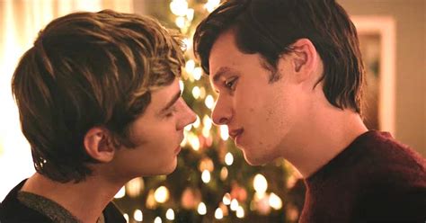 Love Simon Review A Queer And Wholesome Romantic Comedy Gaylaxy