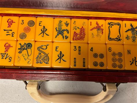 Lot Vintage Butterscotch Bakelite Mahjong Set