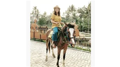 7 Potret Uut Permatasari Wajahnya Awet Muda Makin Kayak ABG Hot Liputan6