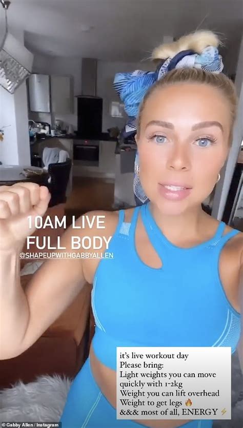 Gabby Allen Flaunts Her Toned Physique In A Plunging Black Bikini Daily Mail Online