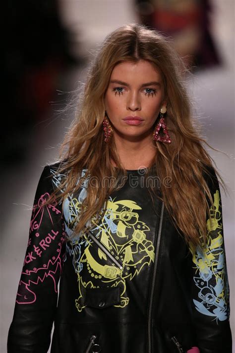 Stella Maxwell Runway Photos Stock Photos Free And Royalty Free Stock