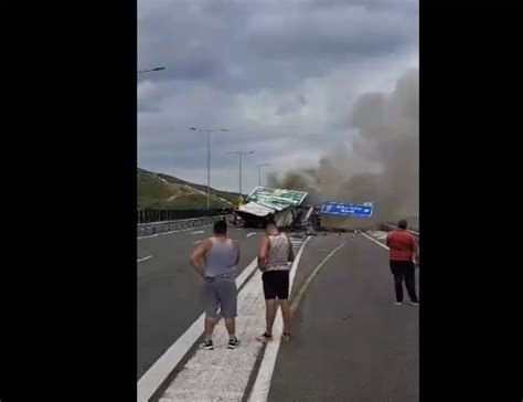 Un camion a fost cuprins de flăcări pe Autostrada Sebeș Turda