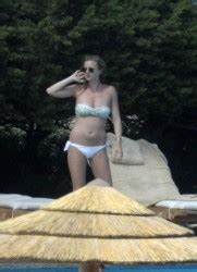 Emily VanCamp Wearing A Bikini In Italy 8 29 15 LQtag Blurry Phun Org Forum