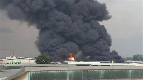 Incendio In Un Azienda Chimica A San Giuliano Milanese Al Lavoro 14