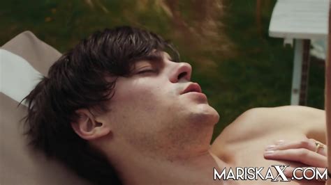 Lina Luxa Plaisir Anal Dans Le Jardin