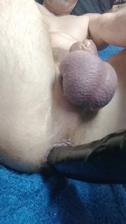 Ich benutze mein Loch mit großem Dildo xHamster