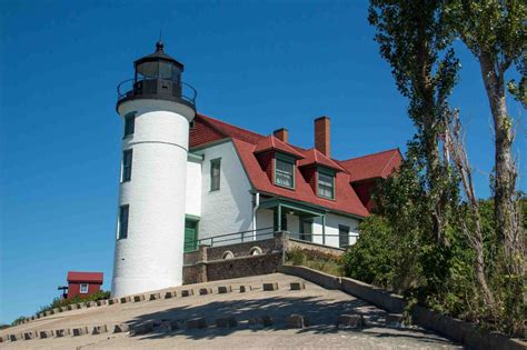 21 BEAUTIFUL Michigan Lighthouses To Visit One Day