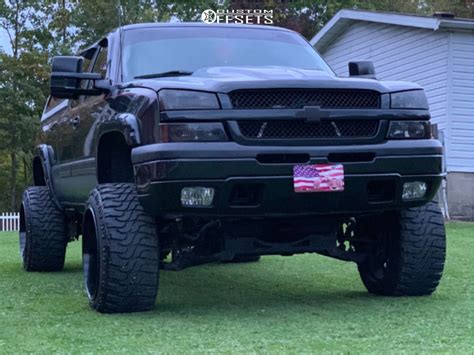 2004 Chevrolet Silverado 2500 HD With 22x14 73 Fuel Triton And 35 12