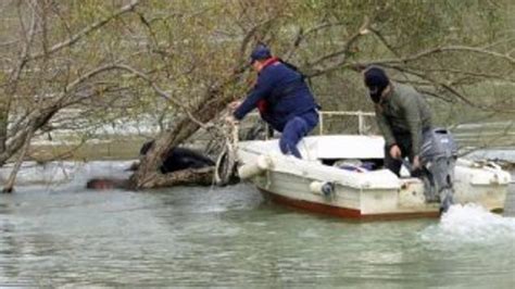 Irmakta cesedi bulunan oğlunu dövmesinden teşhis etti