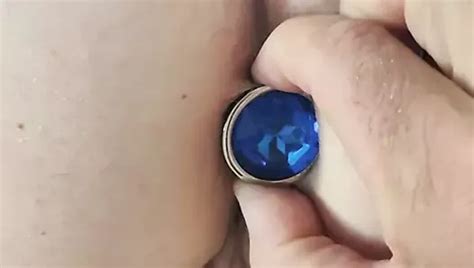 Heiße Oma hat einen Arsch Plug eingeführt bereitet sich auf anal Teil vor xHamster