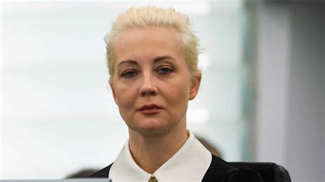 Alexei Navalny's widow Yulia Navalnaya gets German press award - World News