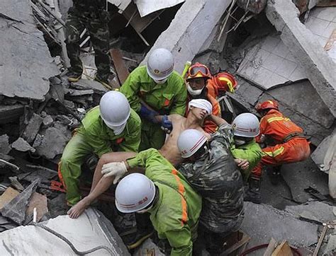 Earthquake death toll over 32,000 as new aftershock hits China | Asia ...