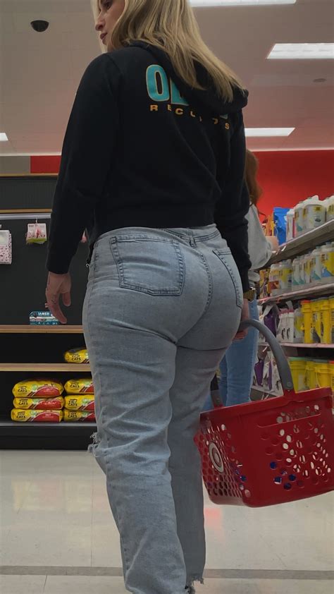 Latina Milf Big Ass In Jeans Oc Tight Jeans Forum