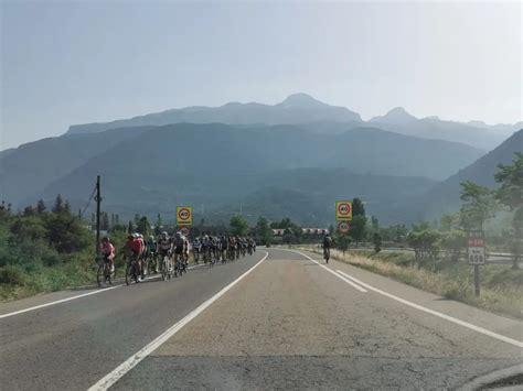 Los Ciclistas Realizan La Quebrantahuesos Por Su Cuenta Im Genes