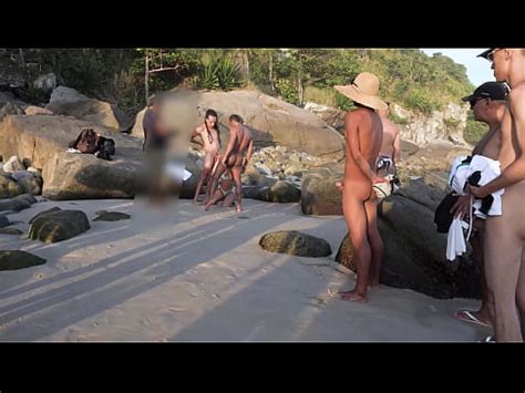 La linda brasileña Heloa Green follada frente a más de personas en la playa DAP DP Anal