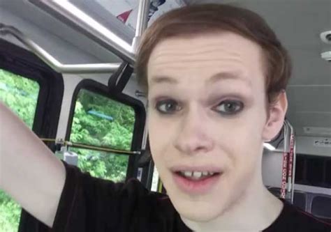 Echan a un hombre de un autobús por parecer gay CromosomaX