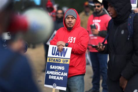 Us Auto Strike Expands To Ford S Biggest Plant In Surprise Move Daily