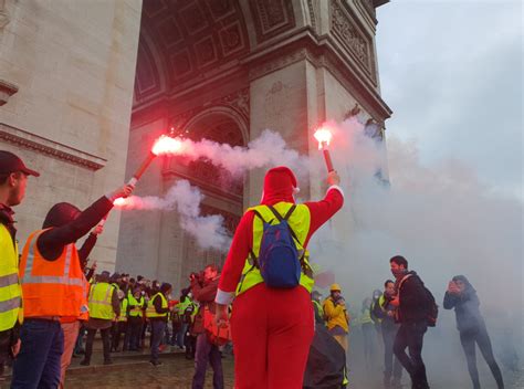 Proteste De Amploare La Paris Cel Pu In De Persoane Au Fost R Nite