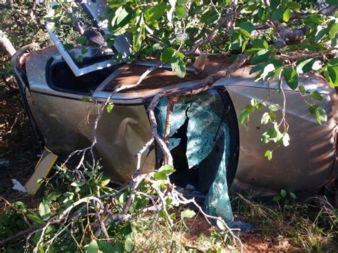 G Pneu Estoura E Motorista Capota Carro Em S O Jo O Da Lagoa