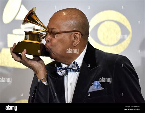 Chucho Valdes Appears Backstage With His Award For Best Latin Jazz