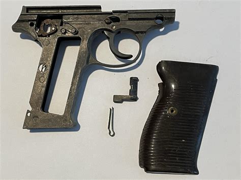 Found this in a pile of scrap metal. Could somebody help me determine