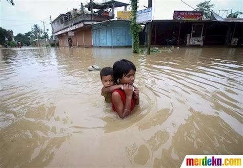 Foto Potret Banjir Di Bangladesh Dan India Yang Tewaskan Puluhan