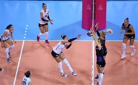 Halkbankl Bayanlardan Ilk Galibiyet Voleybolunsesi