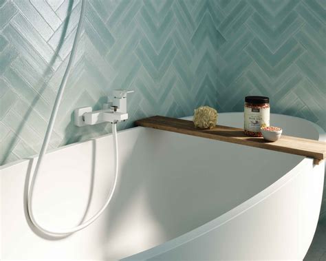 Grifo baño ducha Nitro con accesorios blanco Griferías Galindo