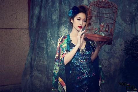 Bom sex Quỳnh Thy trở lại với phong cách cổ điển và sang trọng Vobahoda