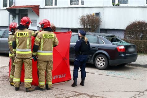 Tragedia Na Biskupinie We Wroc Awiu M Czyzna Skoczy Z Dachu Bloku