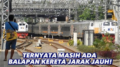 Ada Kereta Balapan Hunting Kereta Api Siang Di Stasiun Jatinegara