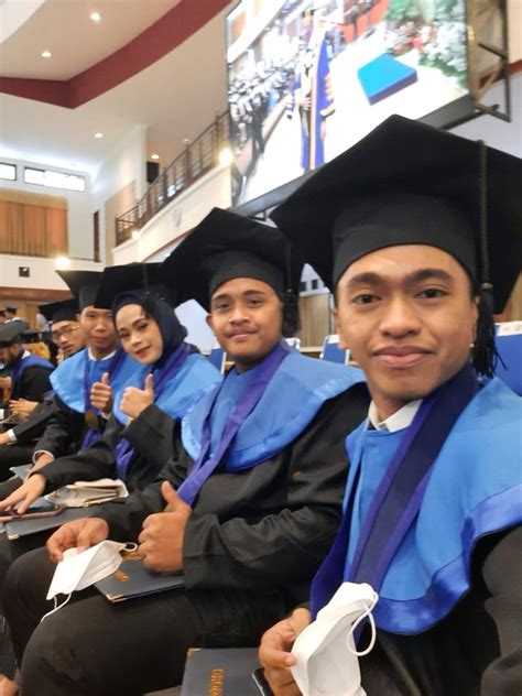 Pelaksanaan Upacara Wisuda Program Studi Magister Teknik Elektro Ke