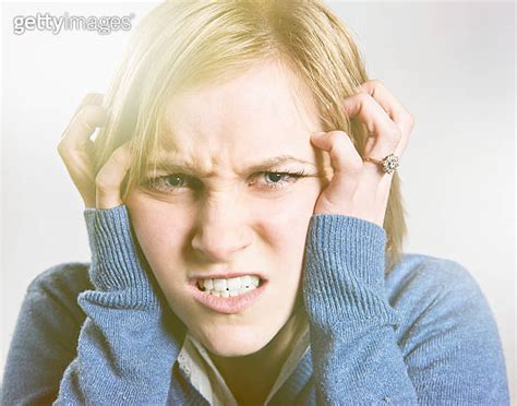 Emotional young blonde woman grimaces in pain or anger 이미지 게티이미지뱅크