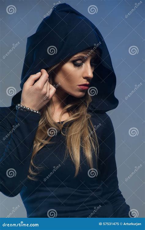 Donna Sexy Del Brunette Immagine Stock Immagine Di Vestiti