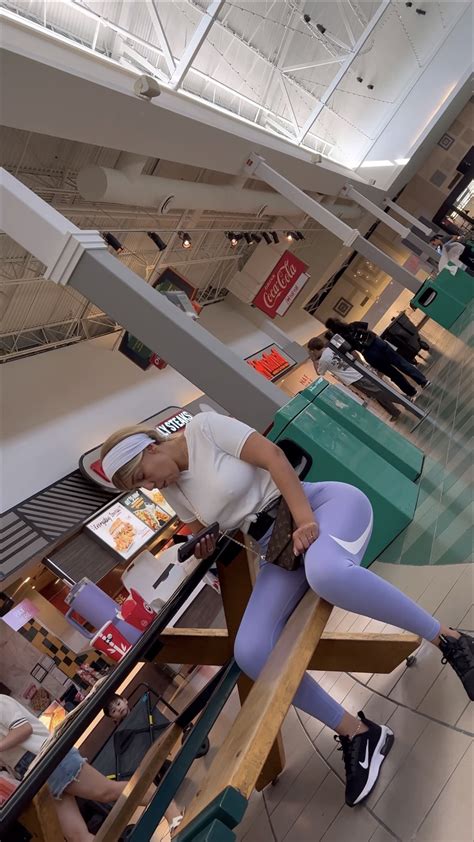 Purple Latina Milf BUBBLE Booty Spandex Leggings Yoga Pants Forum