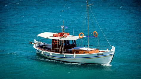 Foto profissional grátis de água, barco, barco a vela