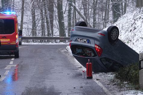 Unfall bei Tharandt Ford überschlägt sich nach Wintereinbruch und