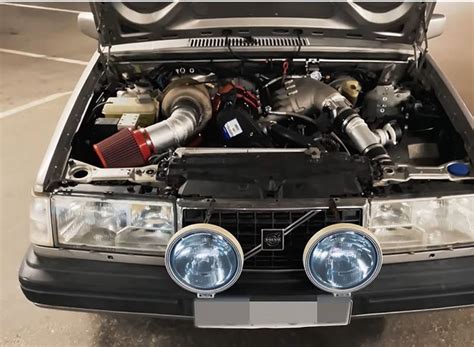 Αυτό το πισωκίνητο Volvo 940 μοιάζει απλό, αλλά δεν είναι - Δείτε πώς ...