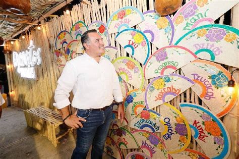 Artesanos de 42 municipios exponen sus productos en Mérida