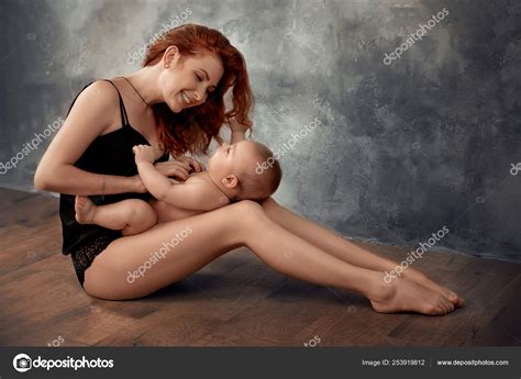 Beautiful Redhead Girl Mother Black Underwear Sits Floor Plays Naked Stock Photo Enott