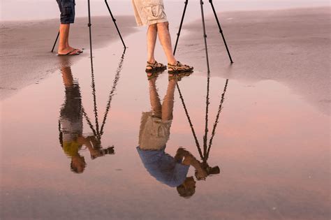 24 Reflective Mirror Images to Make You Look Twice