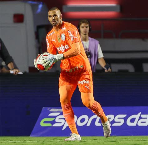 Confira a provável escalação do Palmeiras para enfrentar o Botafogo SP