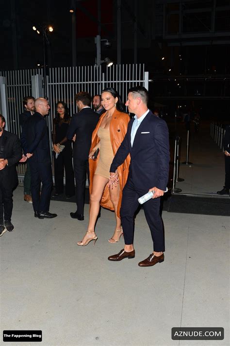 Adriana Lima Sexy Seen Flaunting Her Hot Legs At The Vanity Fair Premiere Party In Los Angeles